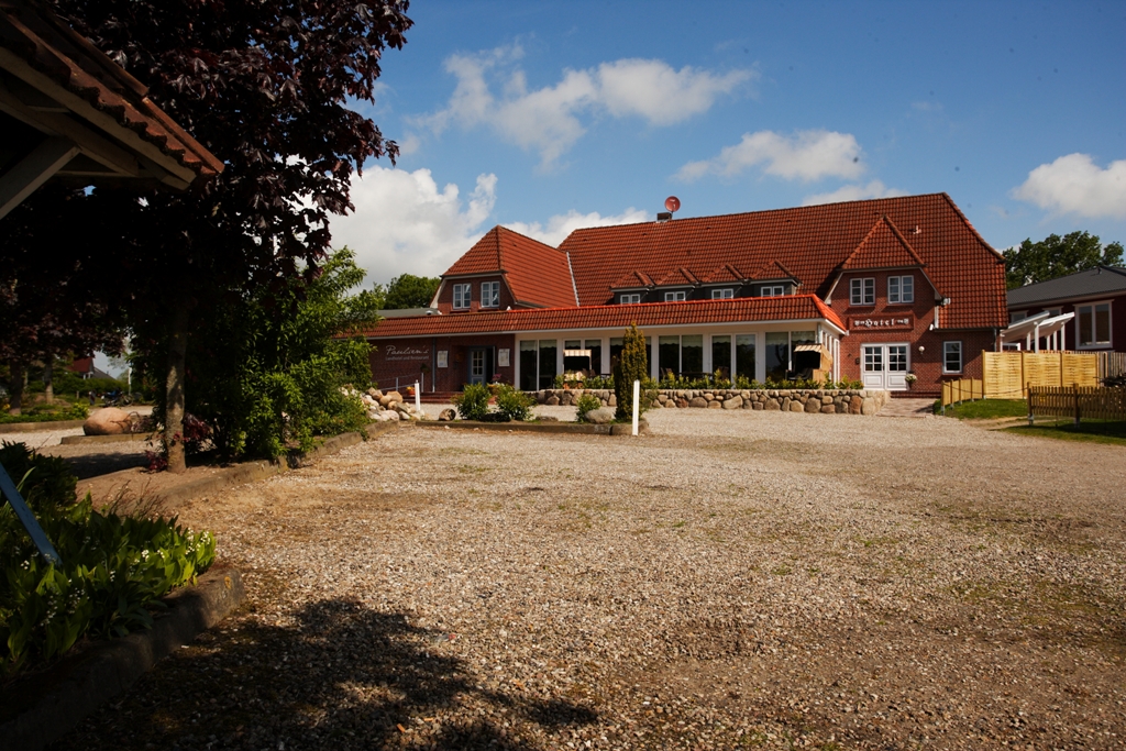 Außenansicht des Paulsen’s Landhotel und Restaurant.
