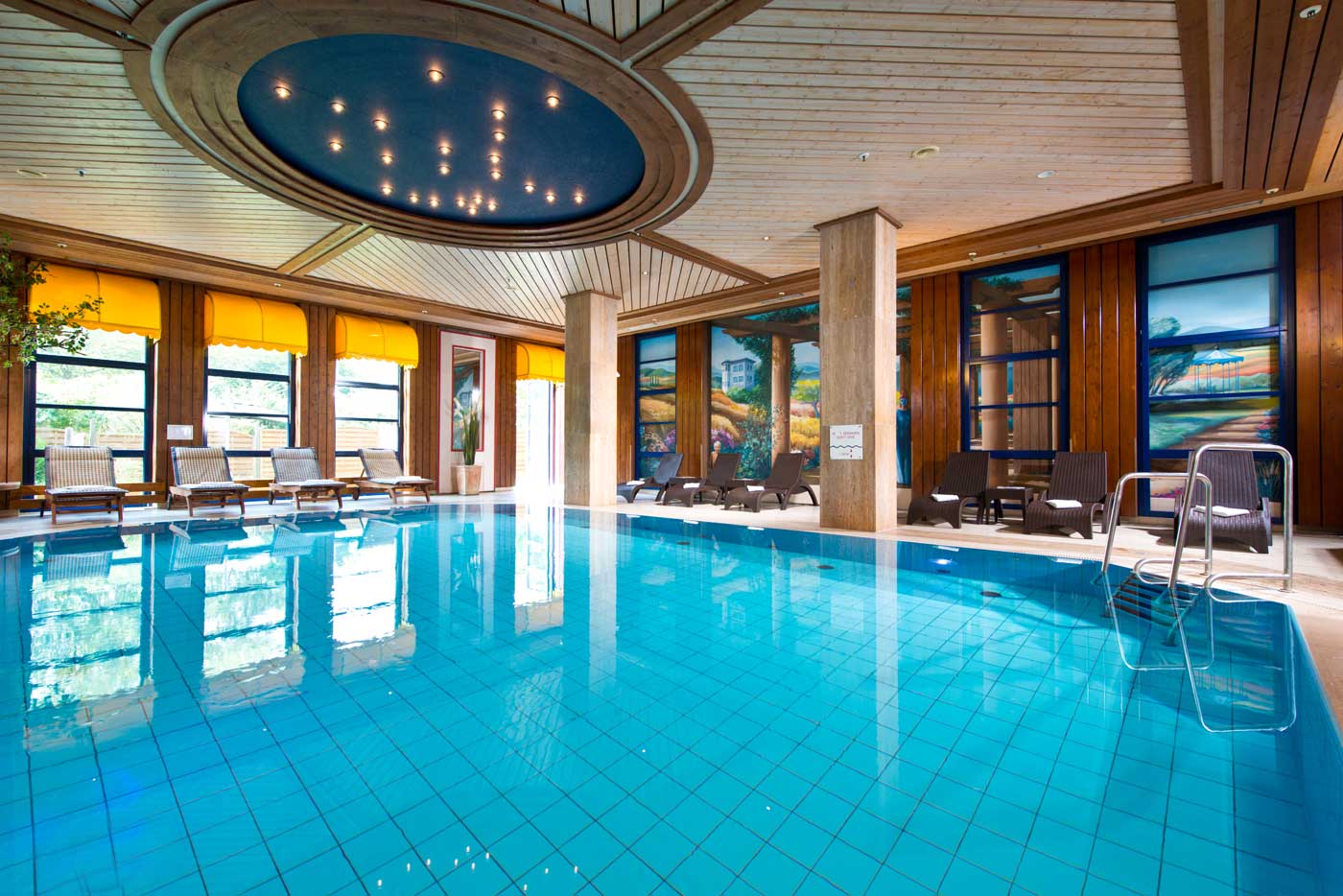Pool im Maritim Hotel, Bonn.
