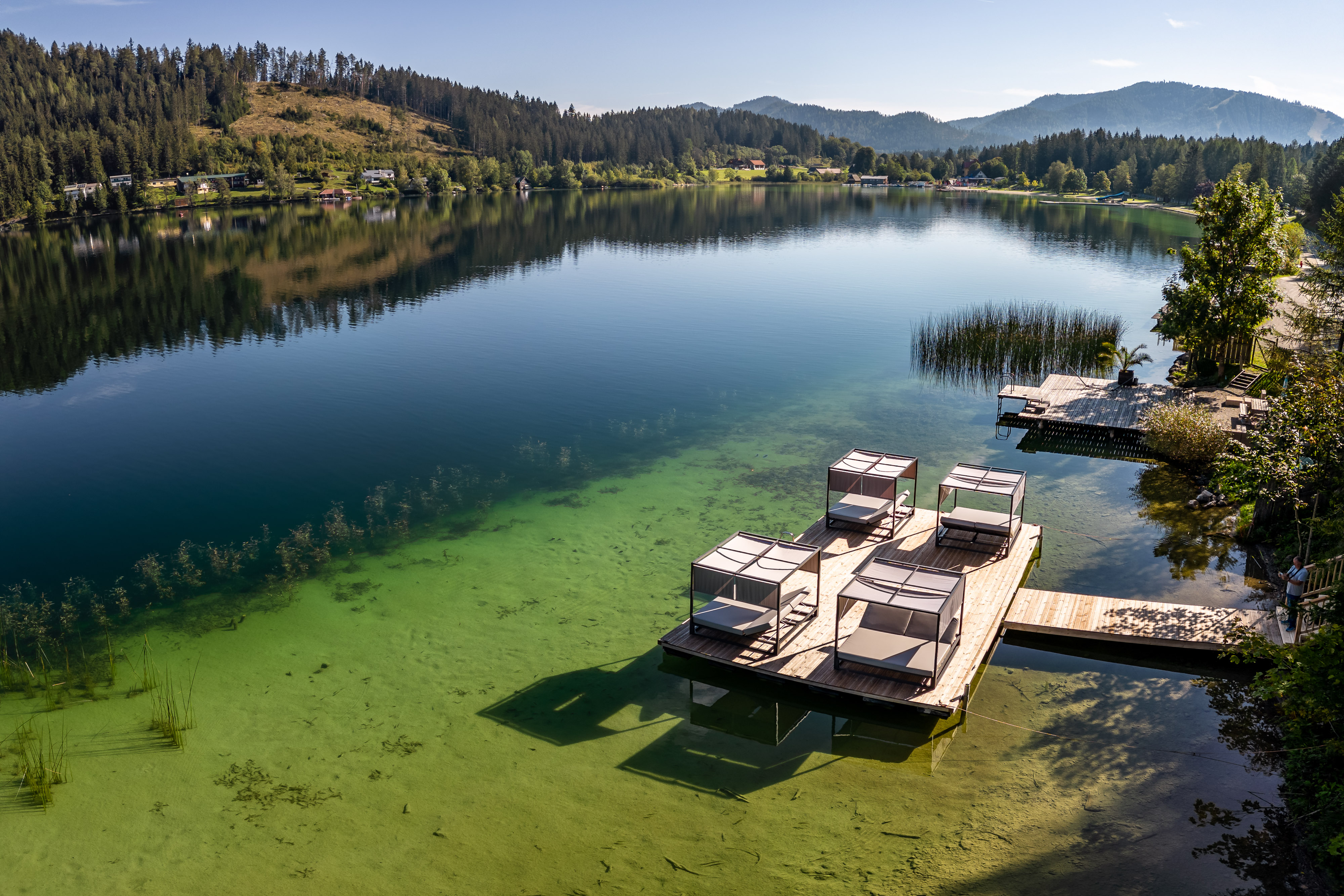 Privatsteg am Erlaufsee vom Bergdorf Montestyria, Mariazell.
