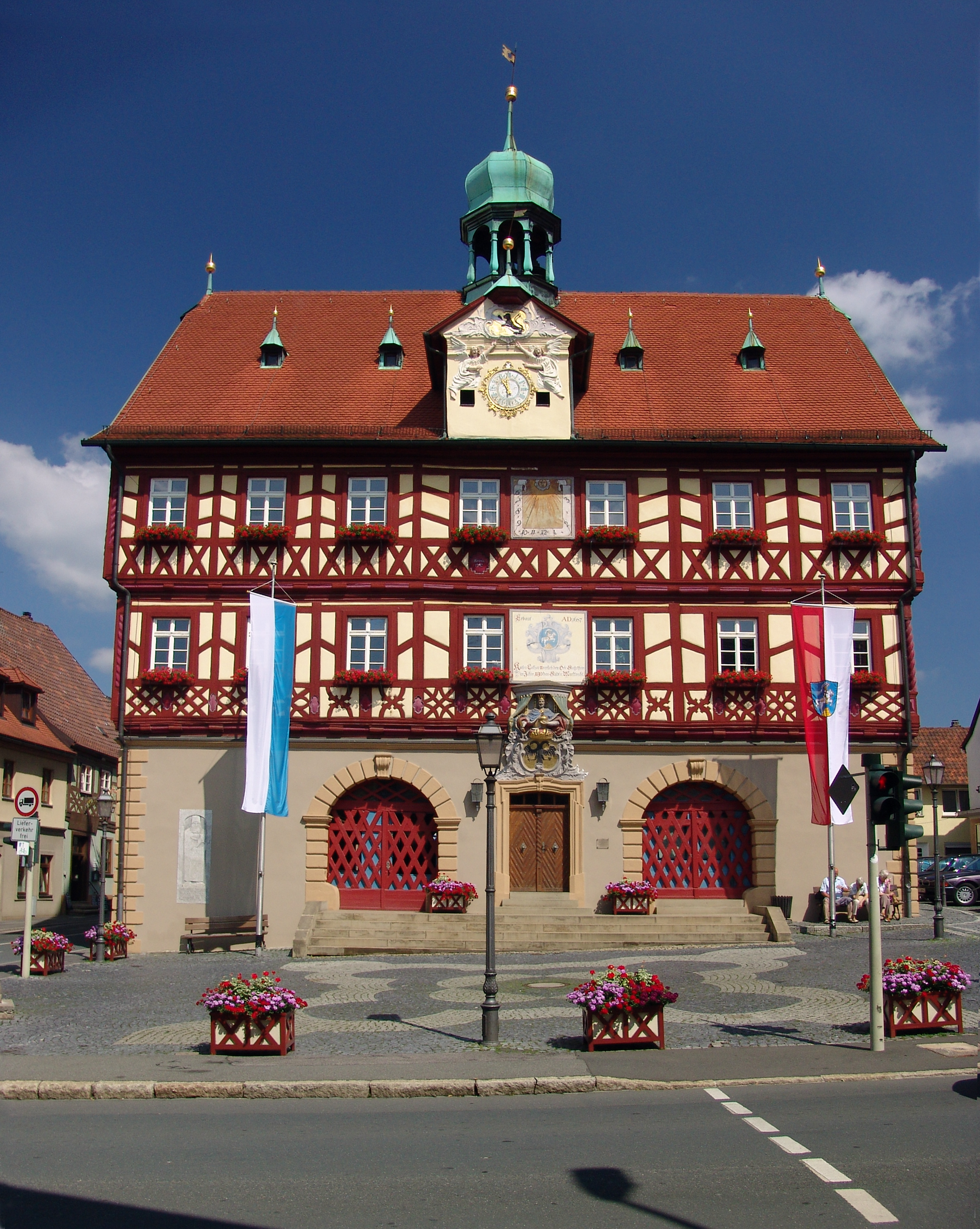 Das historische Rathaus von Bad Staffelstein.
