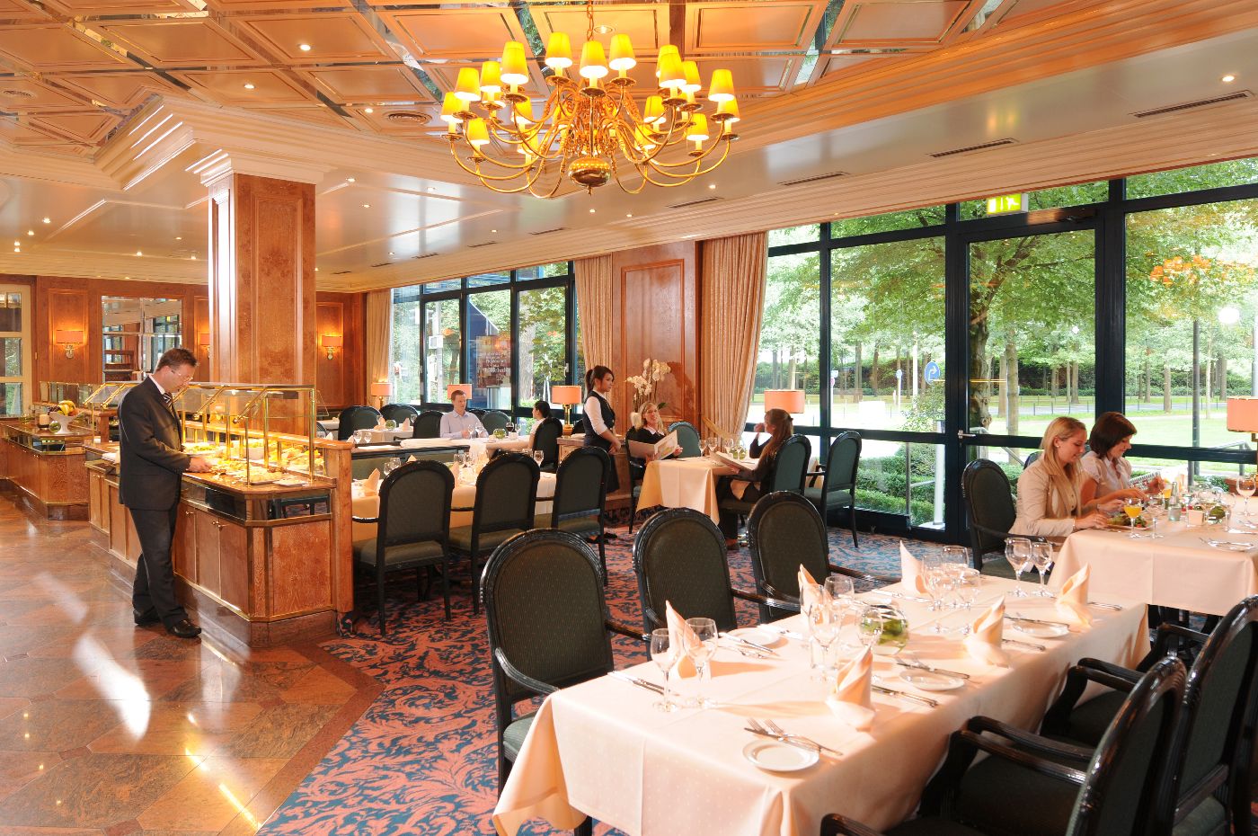 Restaurant Brasserie im Maritim Hotel & Congress Centrum Bremen.
