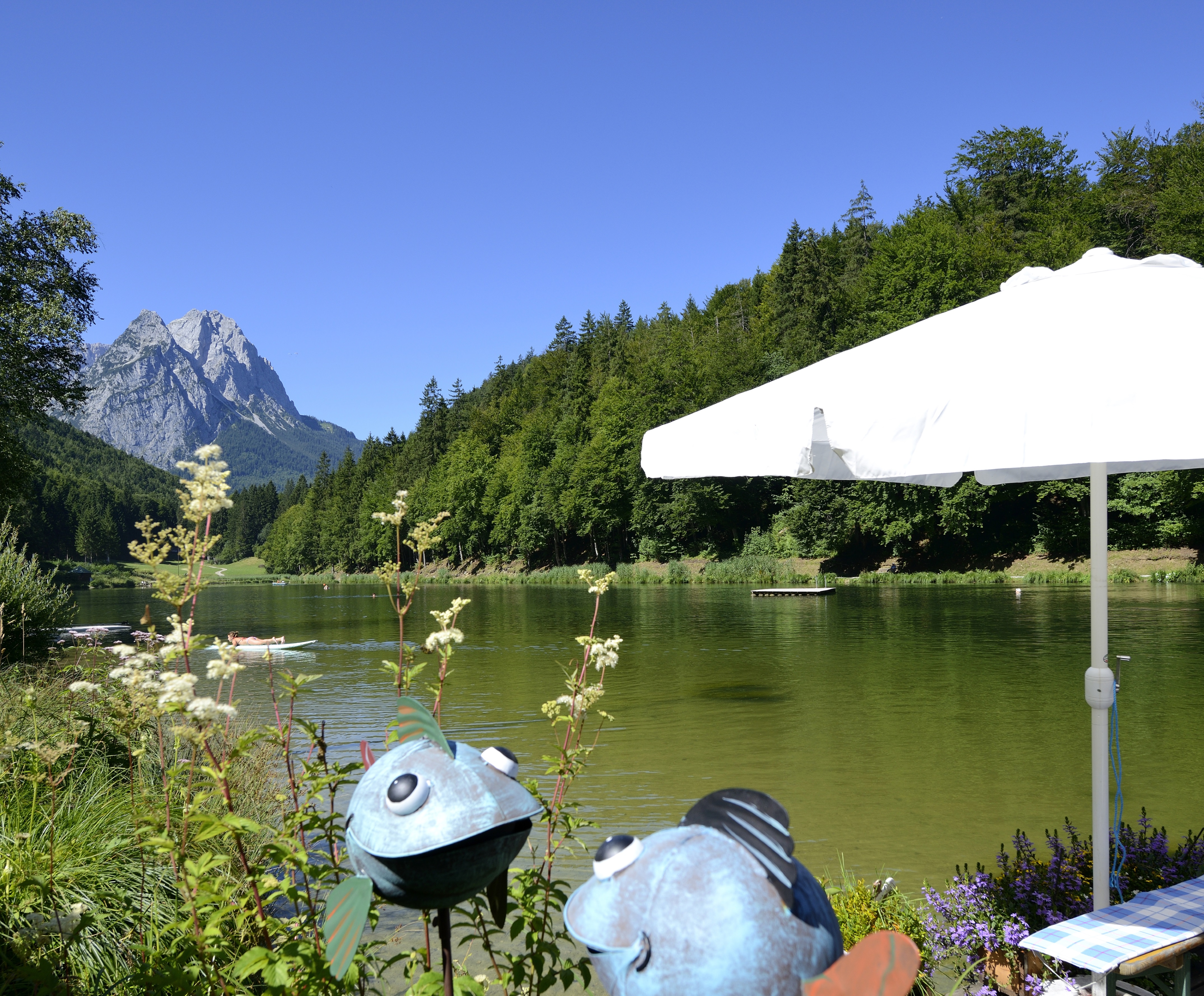 Strandbad am Riessersee vom gleichnamigen Hotel.
