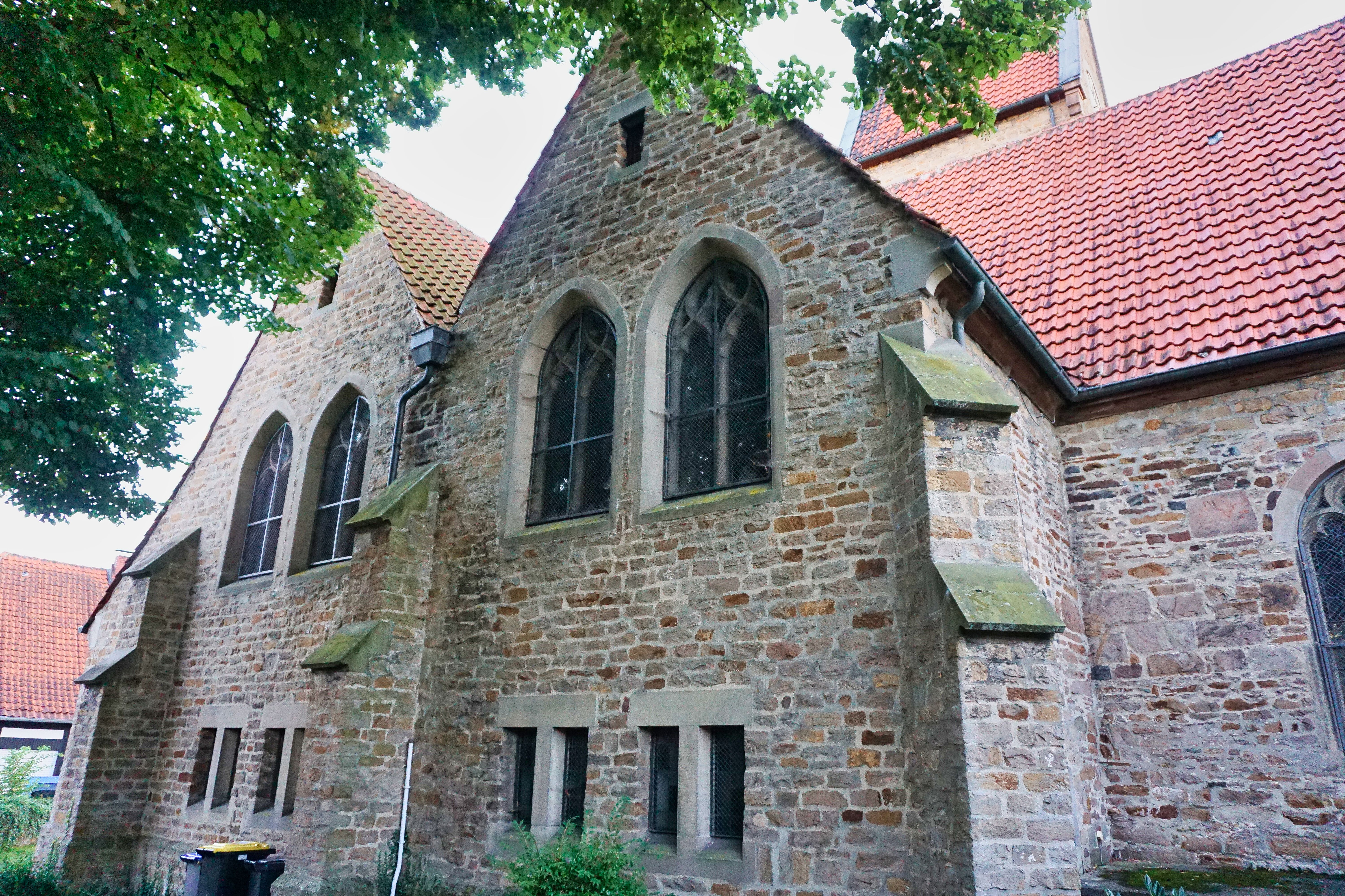Die St.-Peter und Pauls Kirche in Veltheim, Porta Westfalica.
