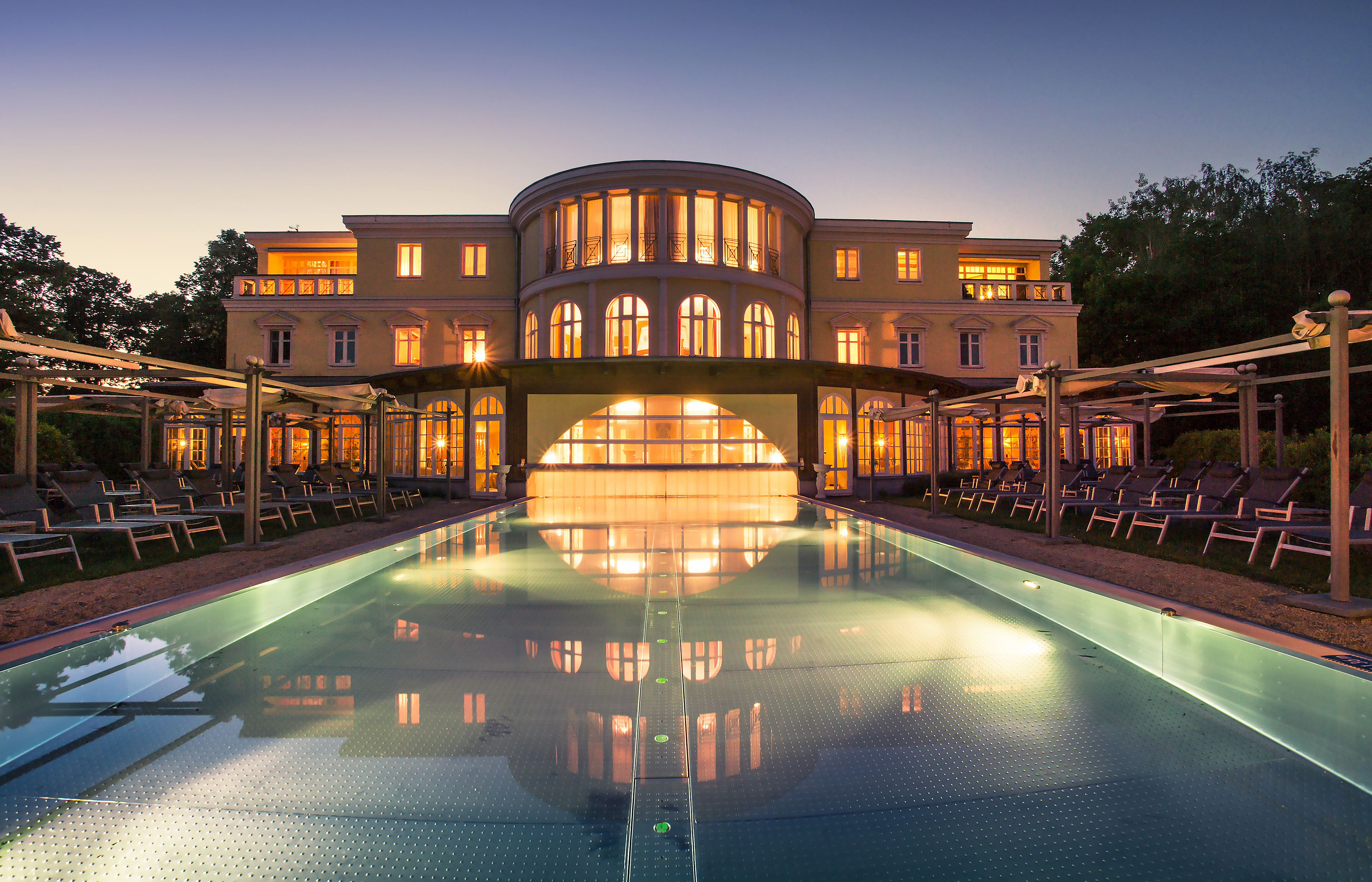 Außenpool des SPA-Tempel Hotel SCHUMANN, Schirgiswalde-Kirschau.
