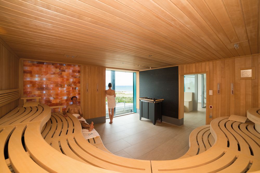 Finnische Sauna mit Meerblick im Hotel NEPTUN, Rostock-Warnemünde.
