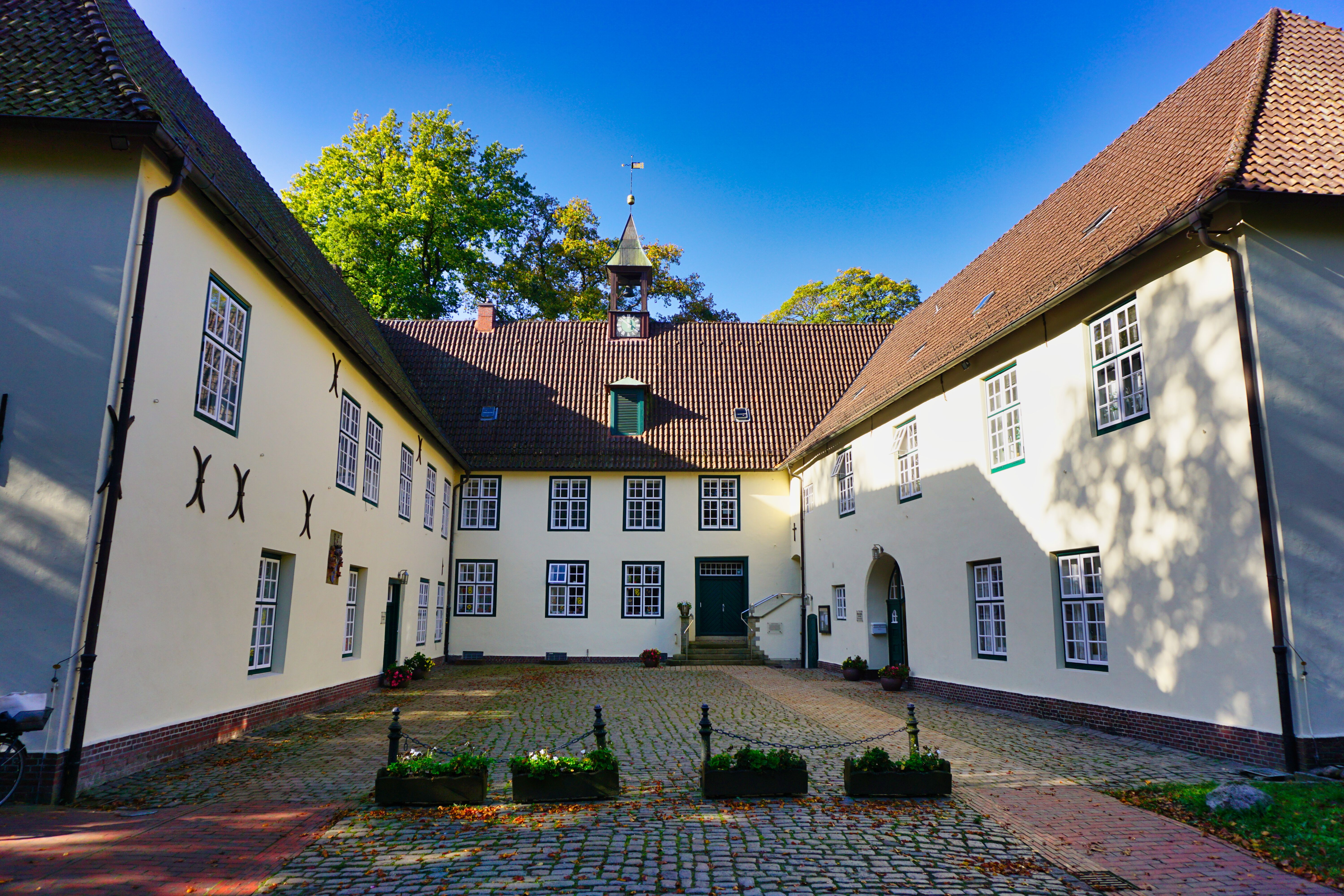 Schloss Neuenburg, Zetel.