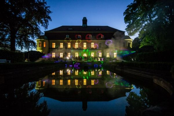 Multimedia-Laser-Feuerwerk auf Hotel Schloss Schweinsburg.