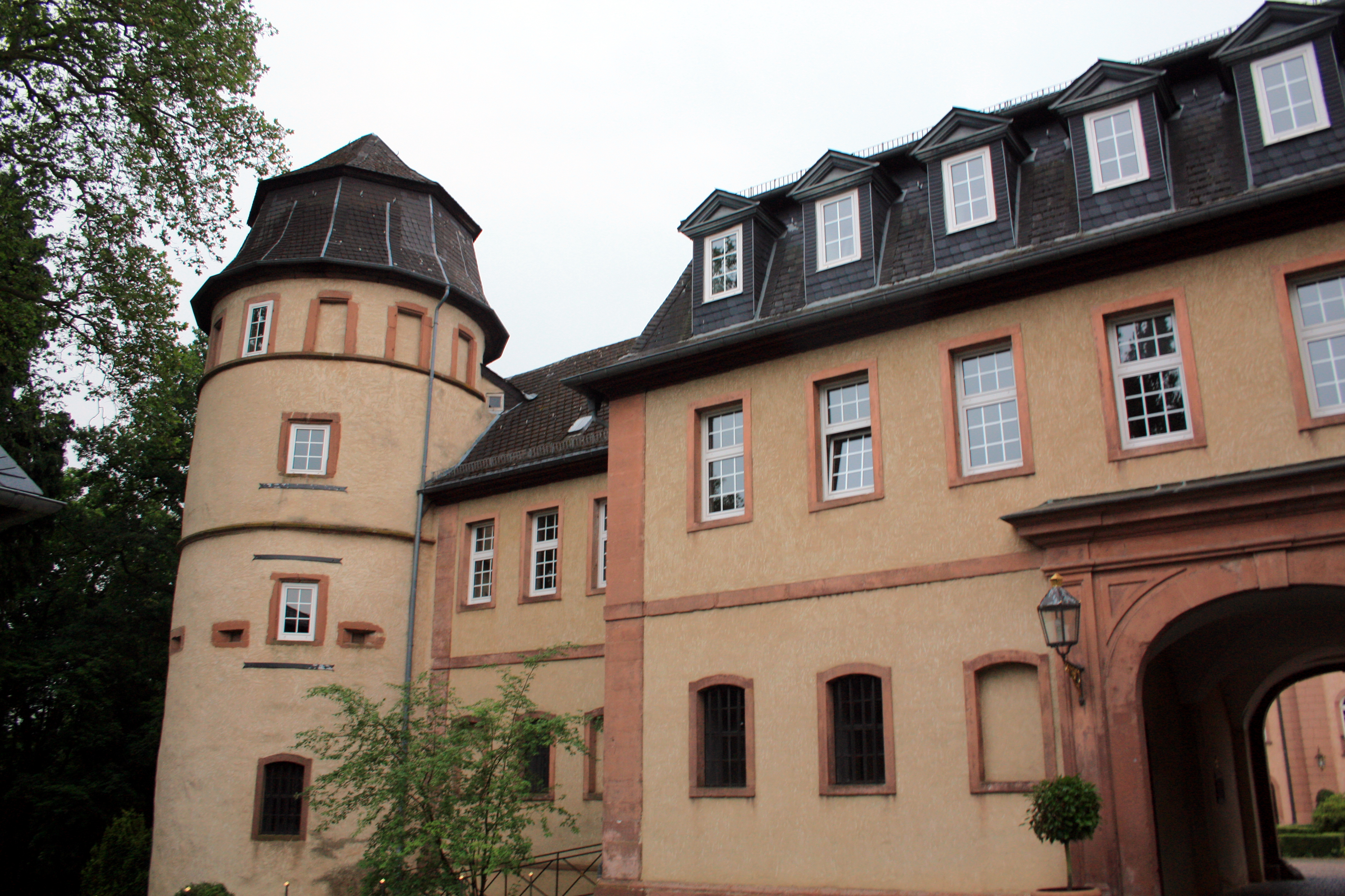 Turm des Archivbaus vom Birsteiner Schloss.
