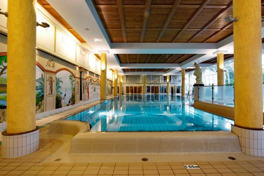 Schwimmbad im Dorint Seehotel & Resort Bitburg/Südeifel