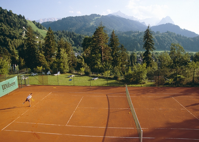 Tennisplatz des Dorint Sporthotel Garmisch-Partenkirchen.