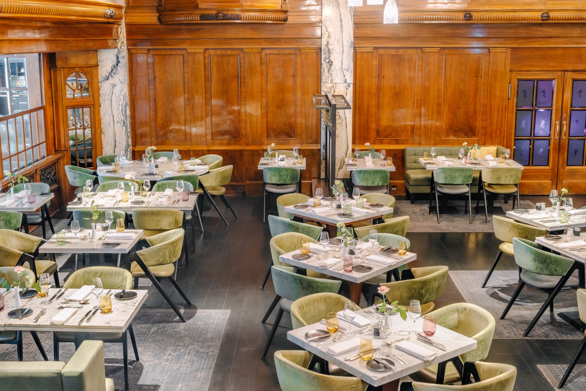 Stadt-Restaurant im Hotel Reichshof, Hamburg.
