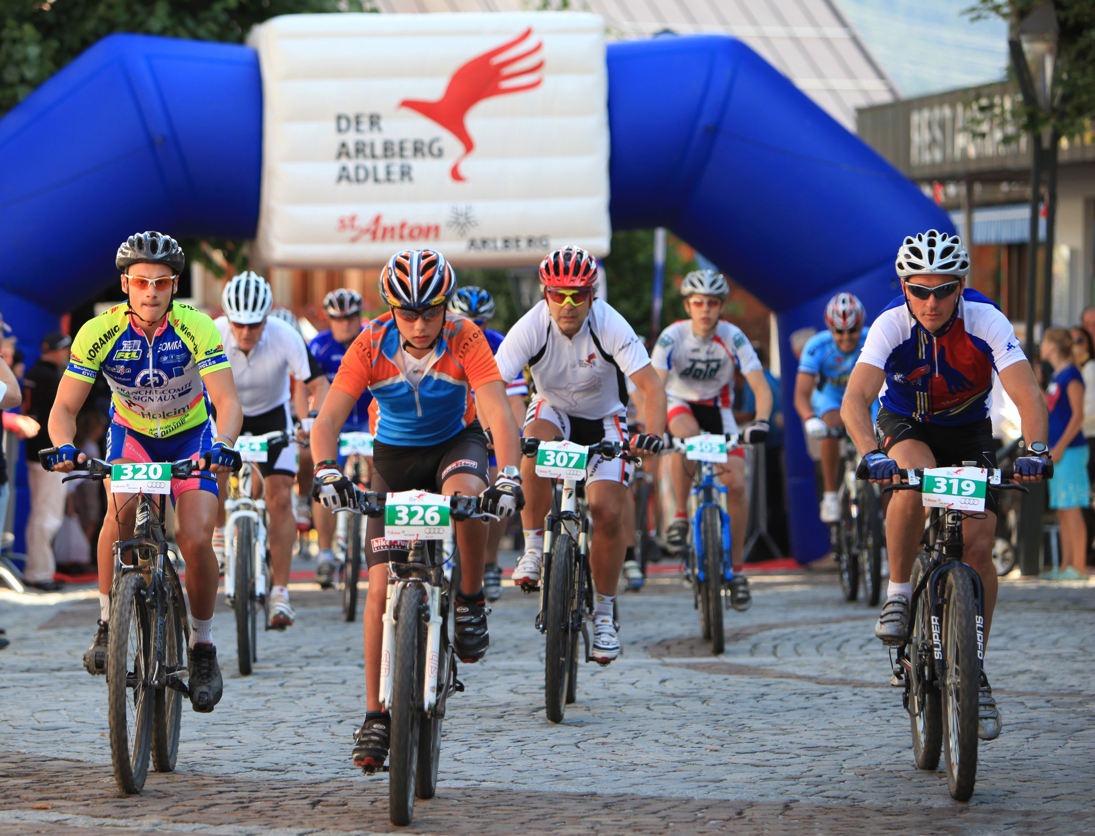 Rund 300 Teilnehmer gehen jährlich an den Start beim Arlberger Bike Marathon.
