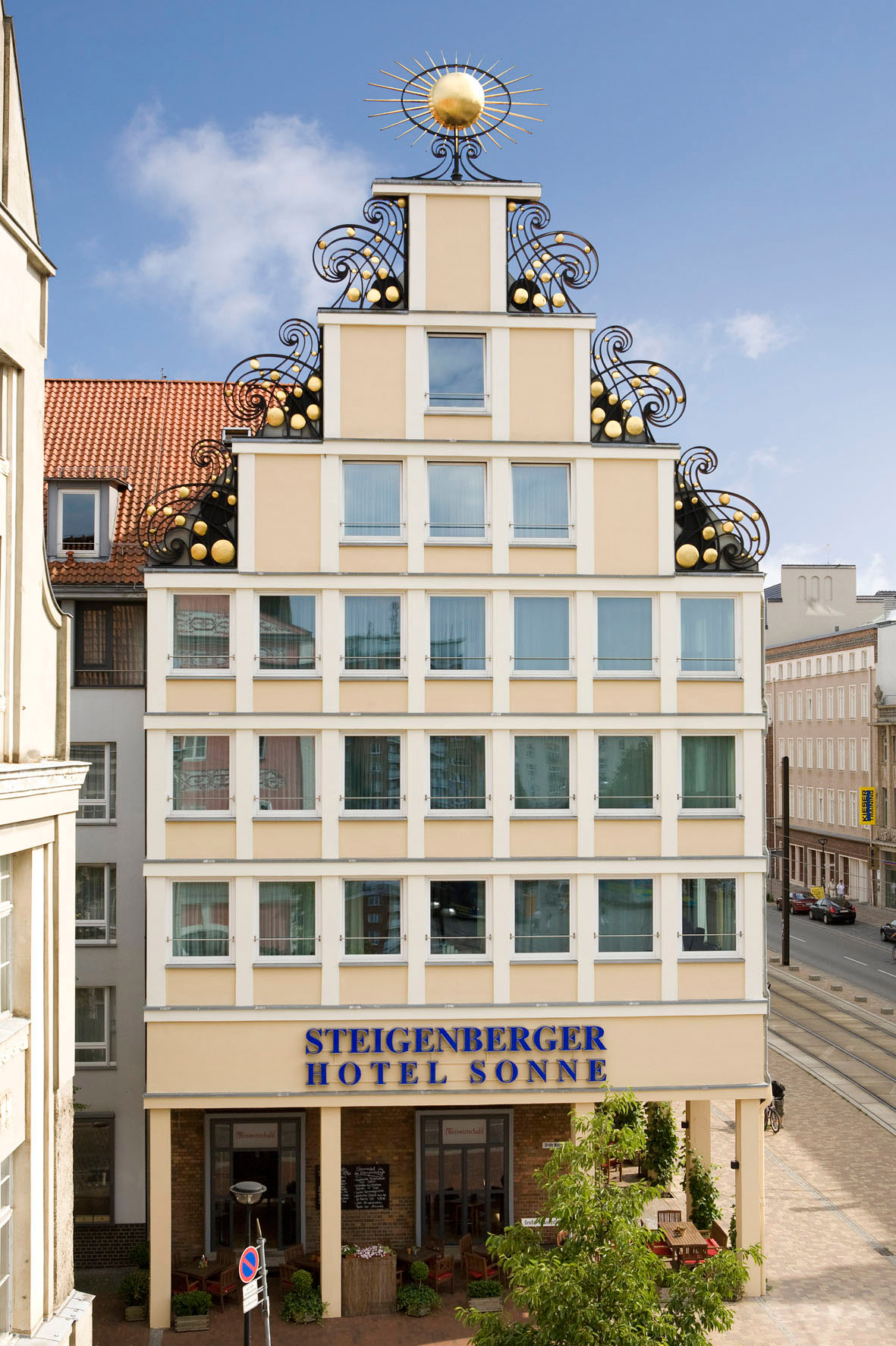 Aussenansicht des Steigenberger Hotel Sonne in Rostock.