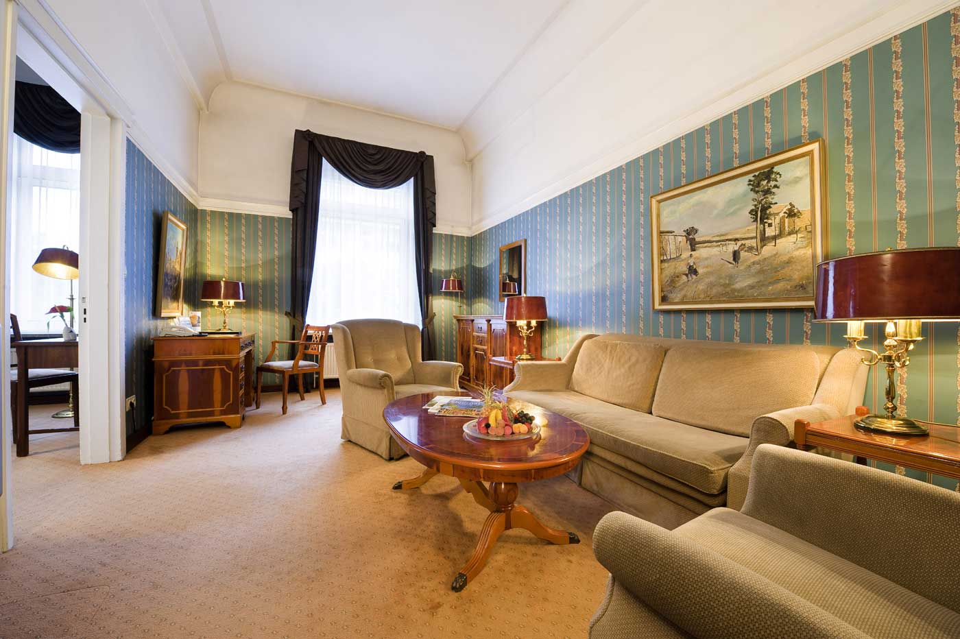 Suite im Reichshof Hamburg vor 2015.
