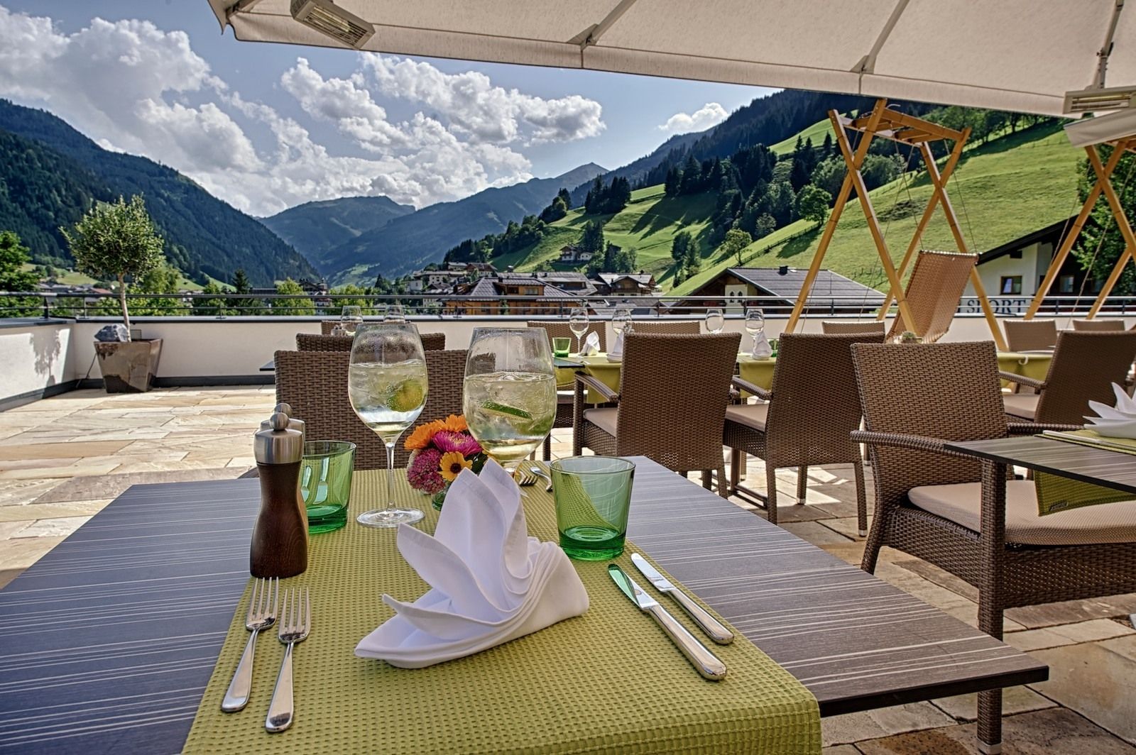 Terrasse im Hotel Nesslerhof in Großarl. 
