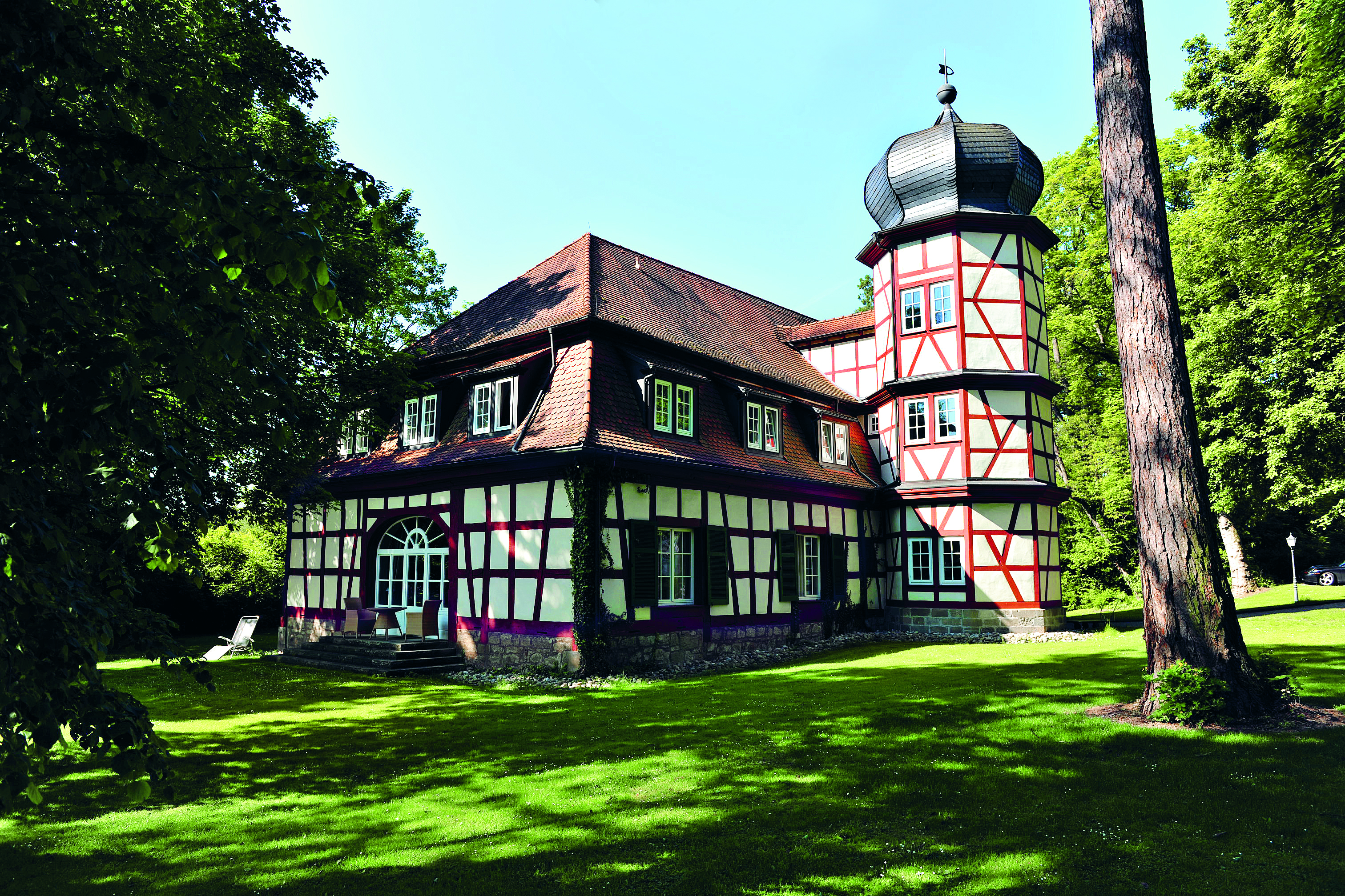 Torhaus des Schlosshotels Friedrichsruhe, Zweiflingen.
