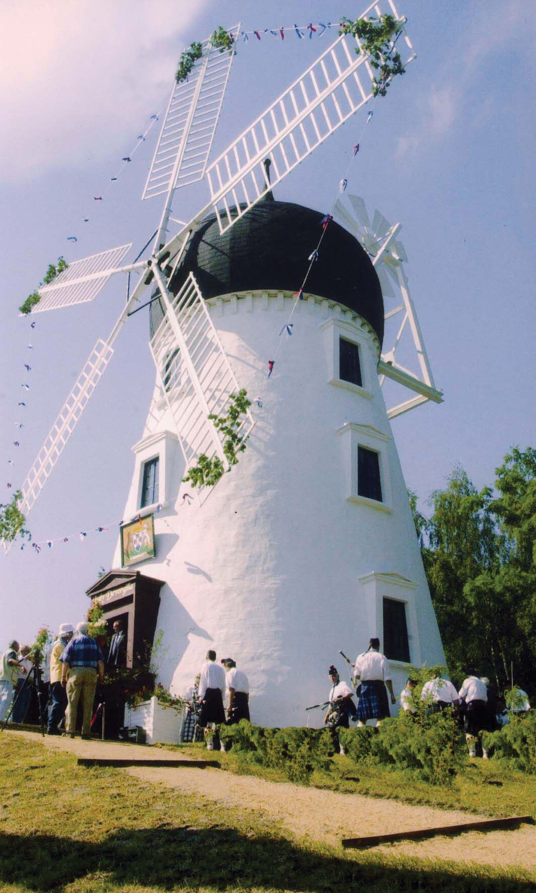 Weiße Windmühle im Mühlenmuseum Gifhorn