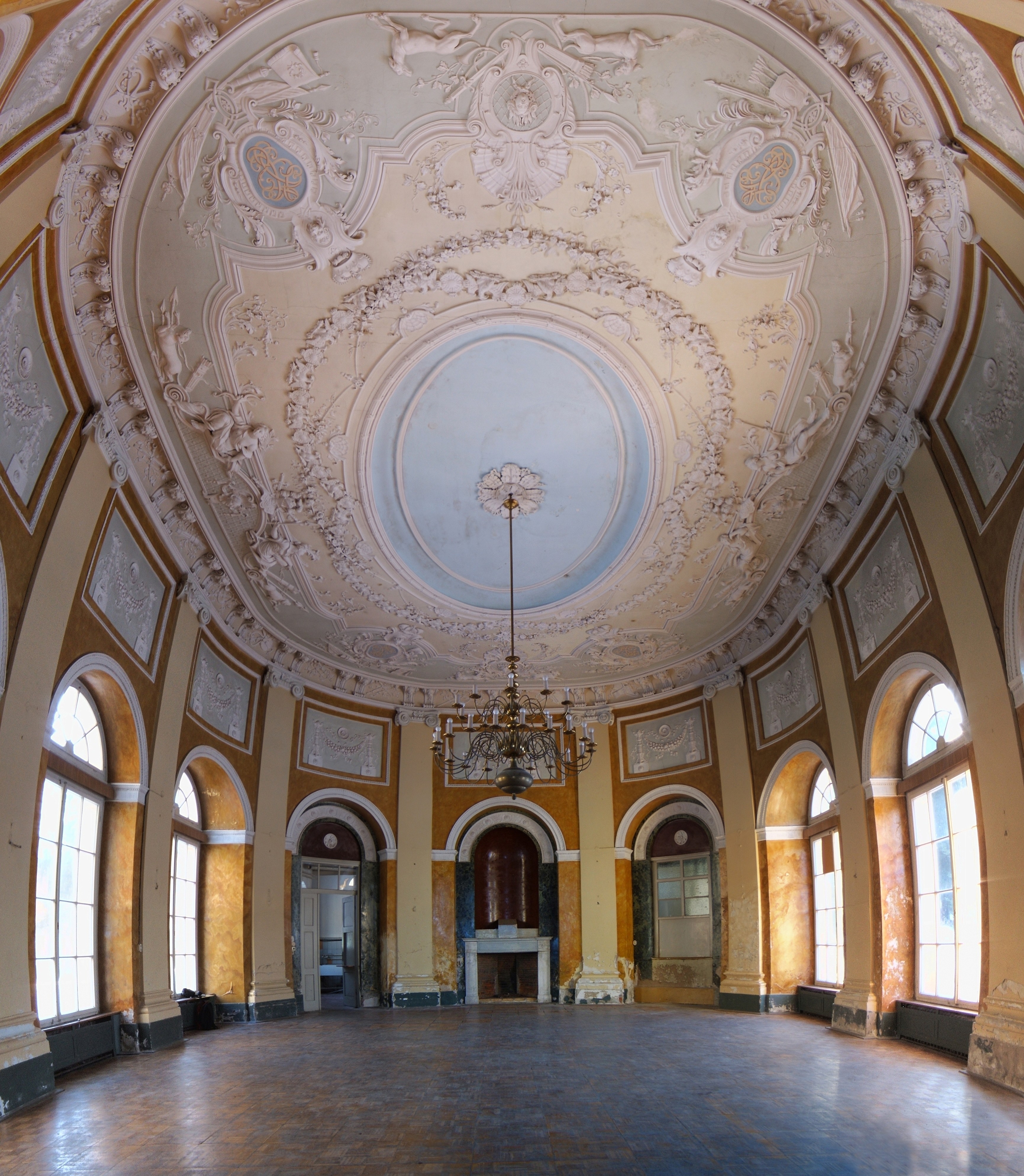 Der Telemannsaal im Schloss Wilhelmsthal dient heute wieder Konzerten, wie damals auch Telemann, Goethe und Liszt.
