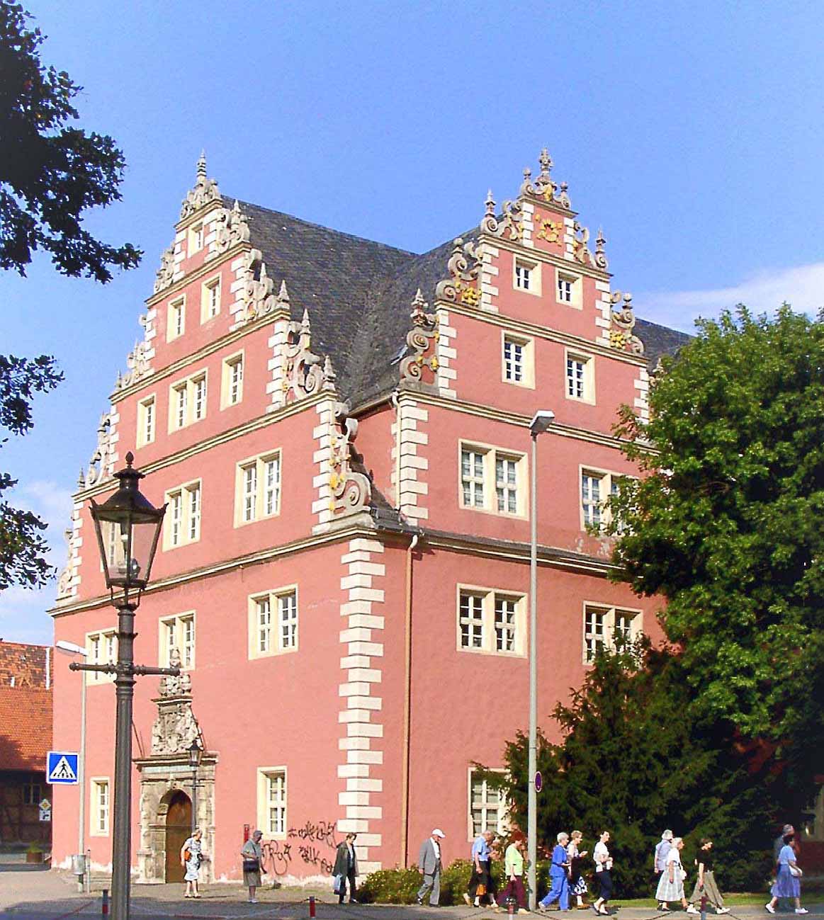 Das Zeughaus in Wolfenbüttel. Errichtet in den Jahren 1613-1617 vom Herzoglichen Baumeister Paul Francke. Damalige Verwendung für Waffenarsenal und als Kaserne, heute als Forschungsbibliothek.