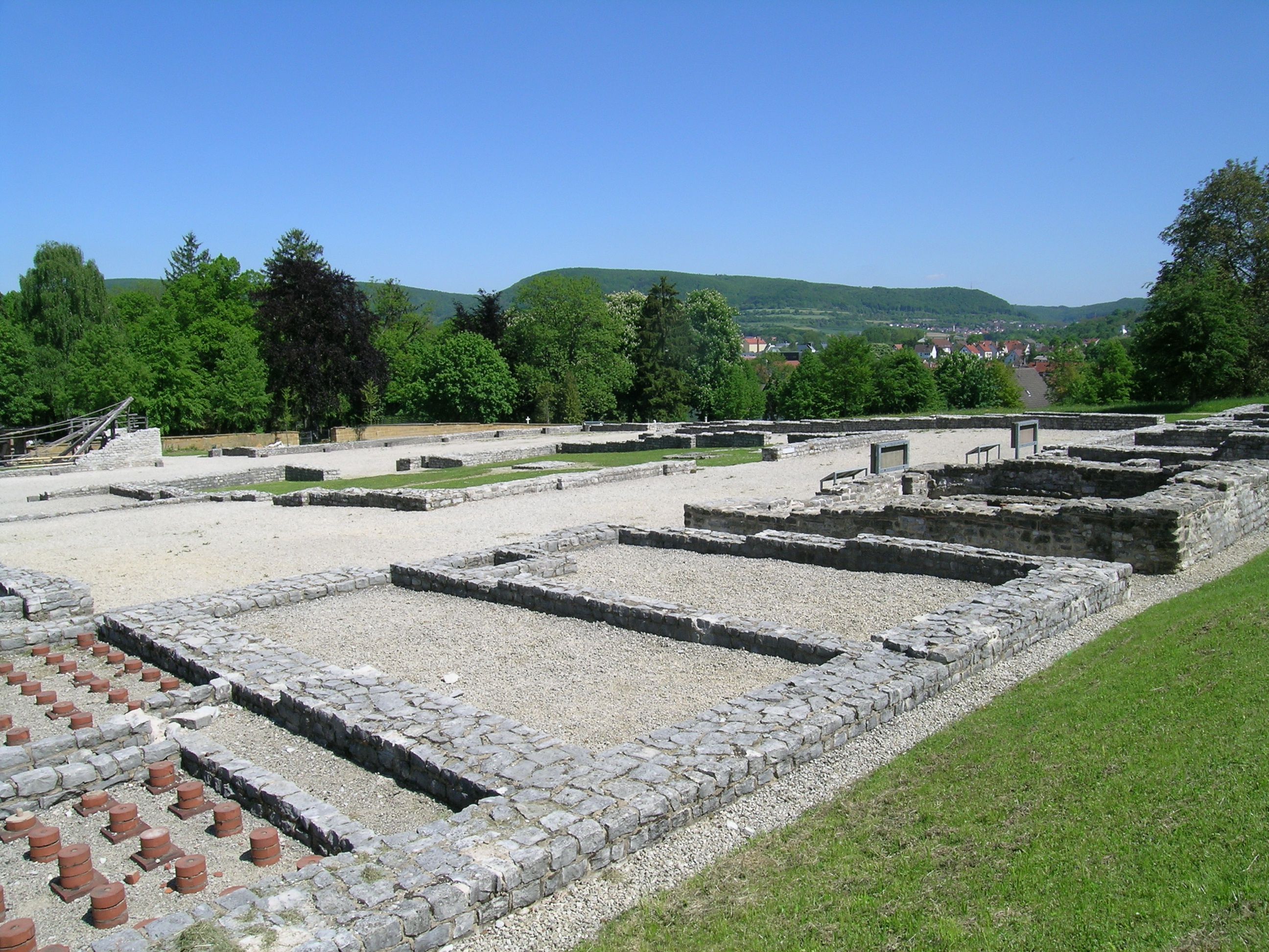 Außenanlagen des Limesmuseums Aalen auf dem Gelände des ehemaligen römischen Reiterkastells.