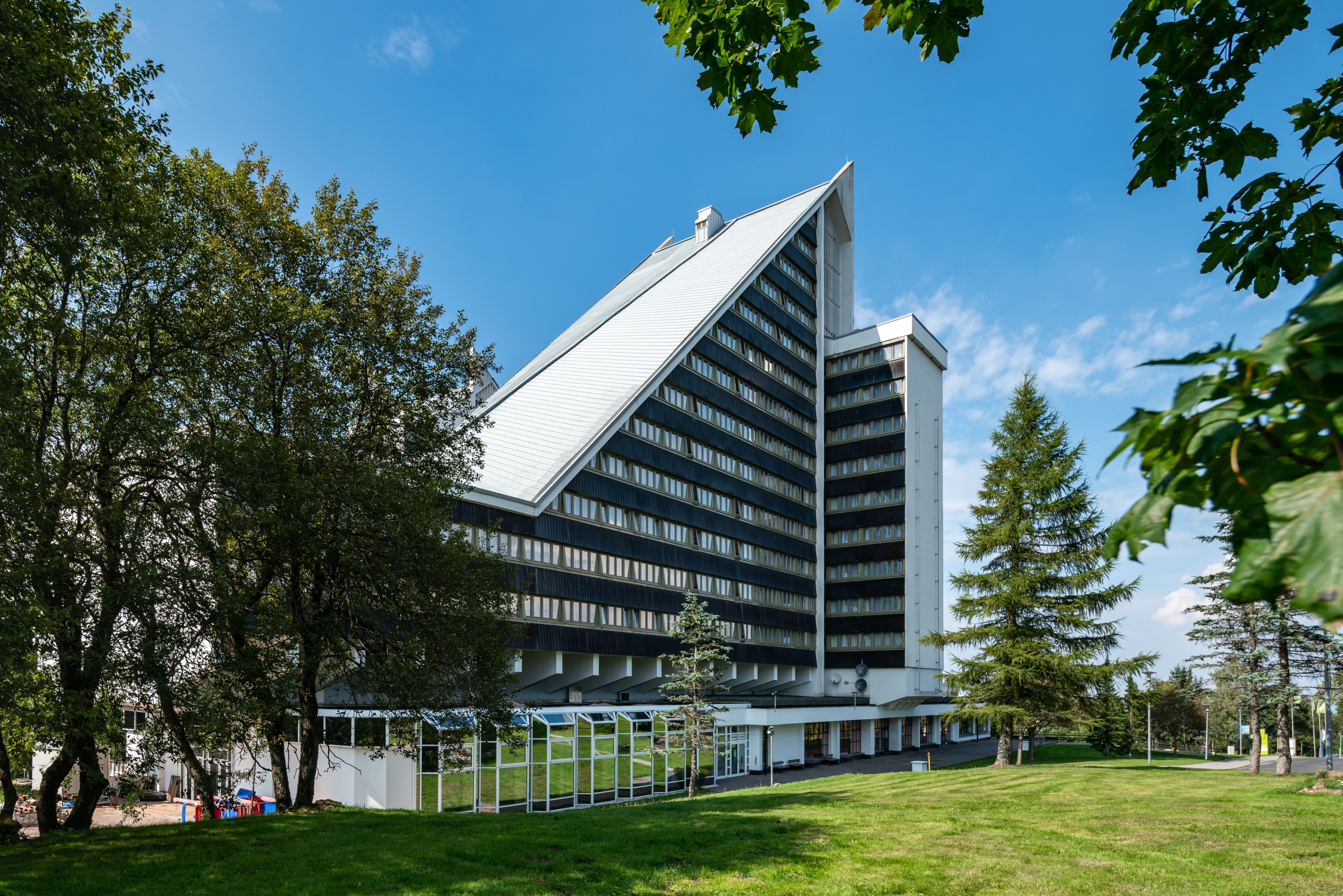 Außenansicht im Sommer, AHORN Panorama Hotel Oberhof.