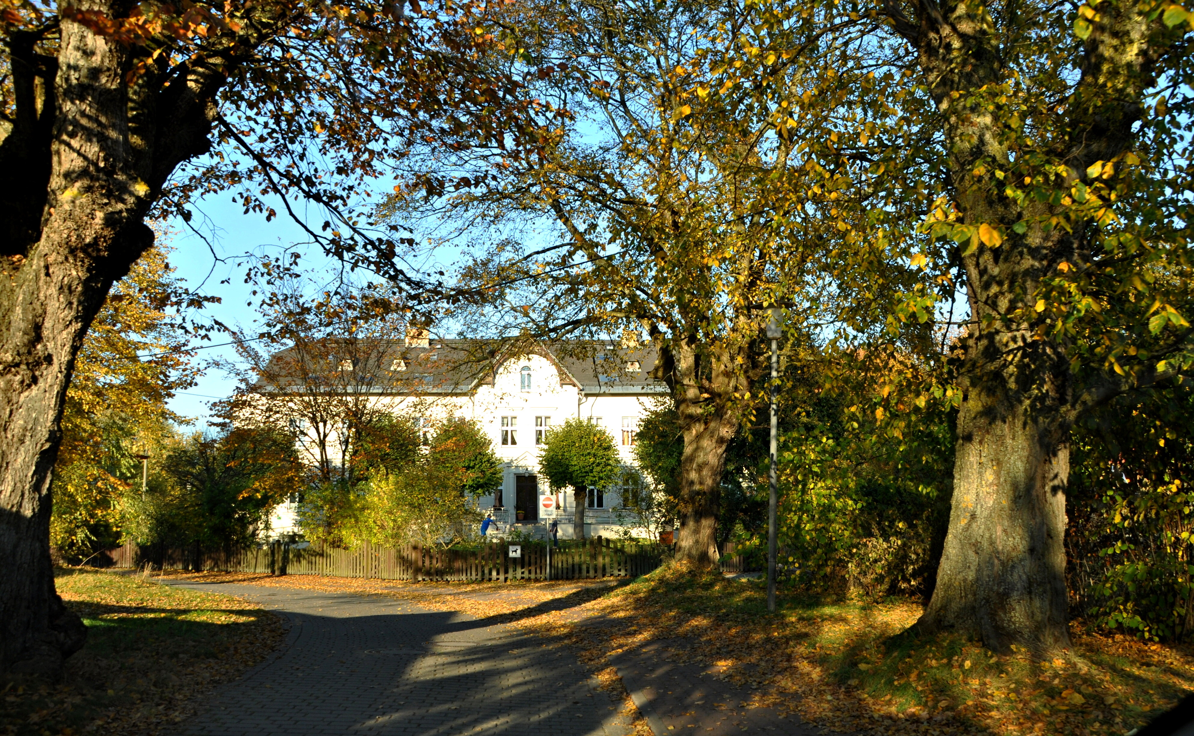 Außenansicht Bio- und Familienhotel Gut Nisdorf, Altenpleen.
