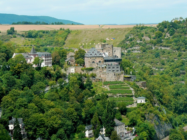 Außenansicht vom Schloss Rheinfels.
