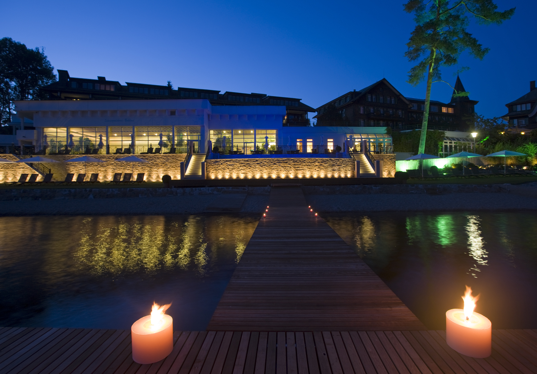 Außenpool Treschers Schwarzwaldhotel am See, Titisee-Neustadt.
