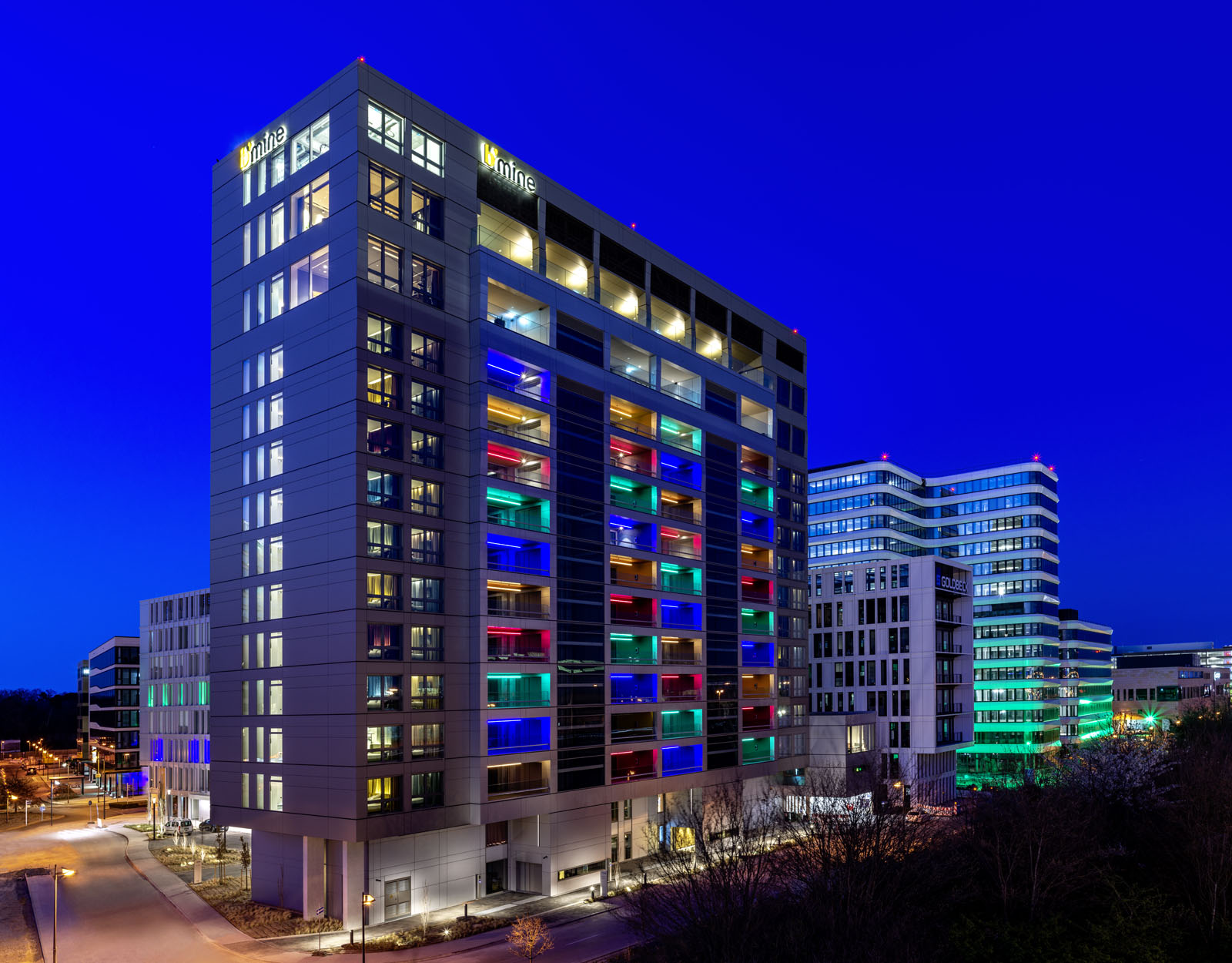 Außenansicht Hotel b'mine Frankfurt Airport.
