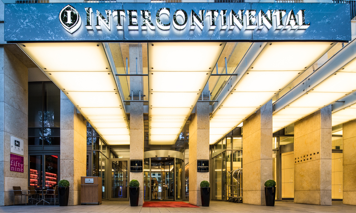 Eingang InterContinental Hotel, Düsseldorf.
