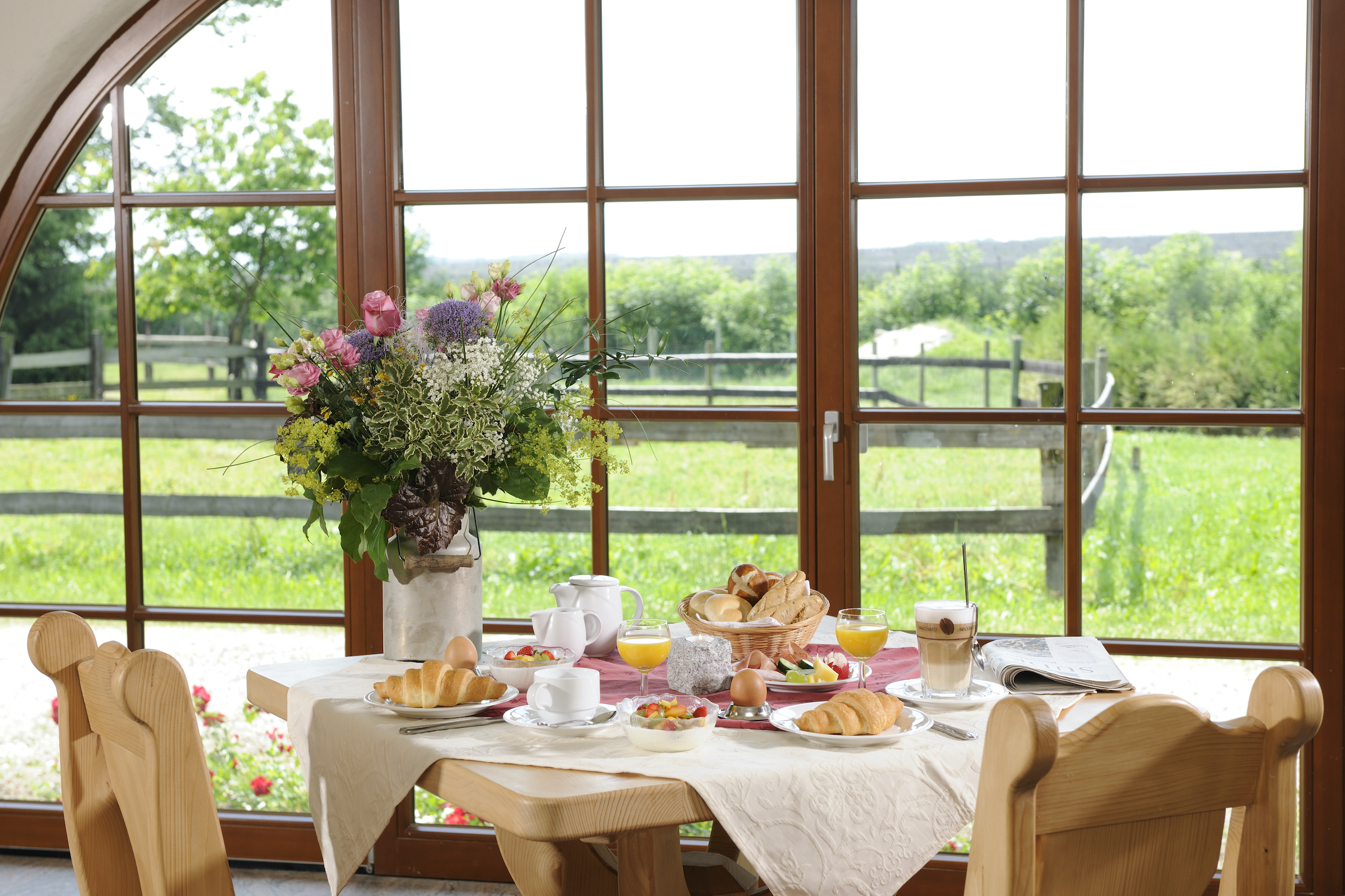 Frühstücksraum im Naturresort Gerbehof, Friedrichshafen.
