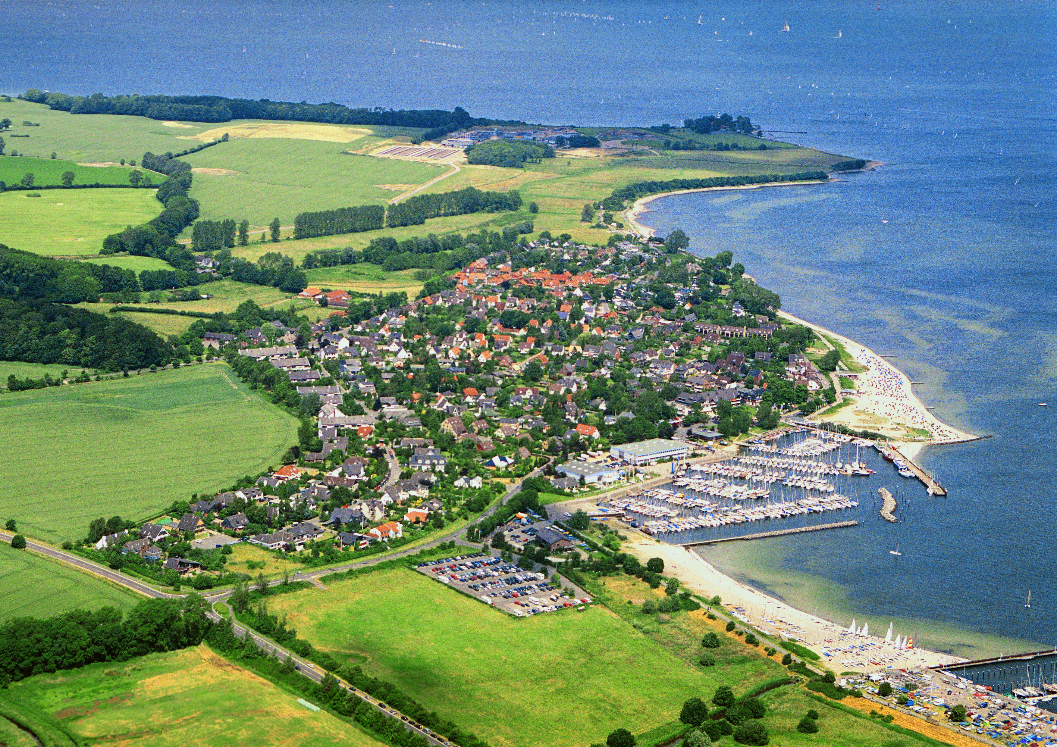 Luftbild vom Ostseebad Strande.