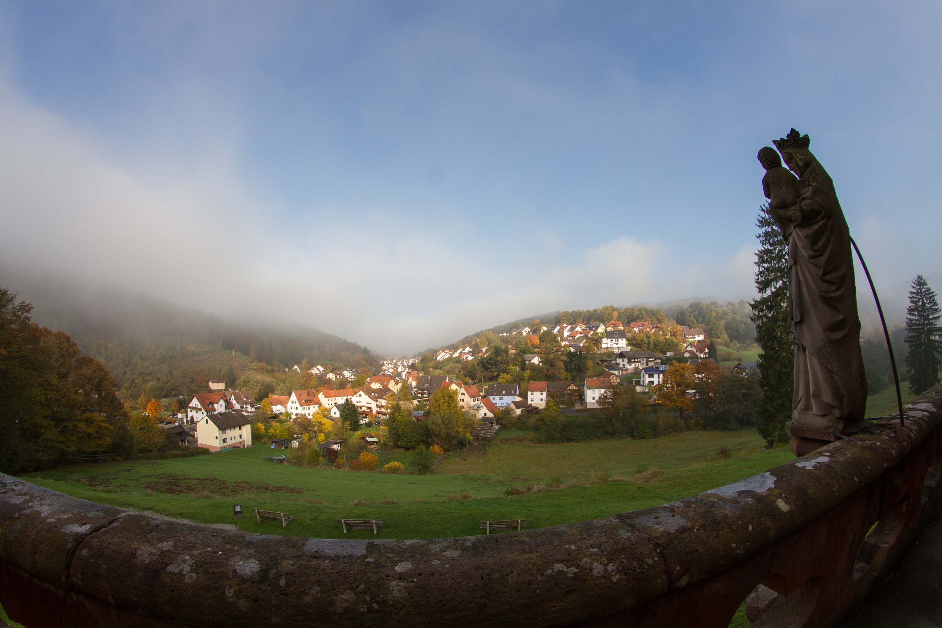 Blick auf Mespelbrunn.
