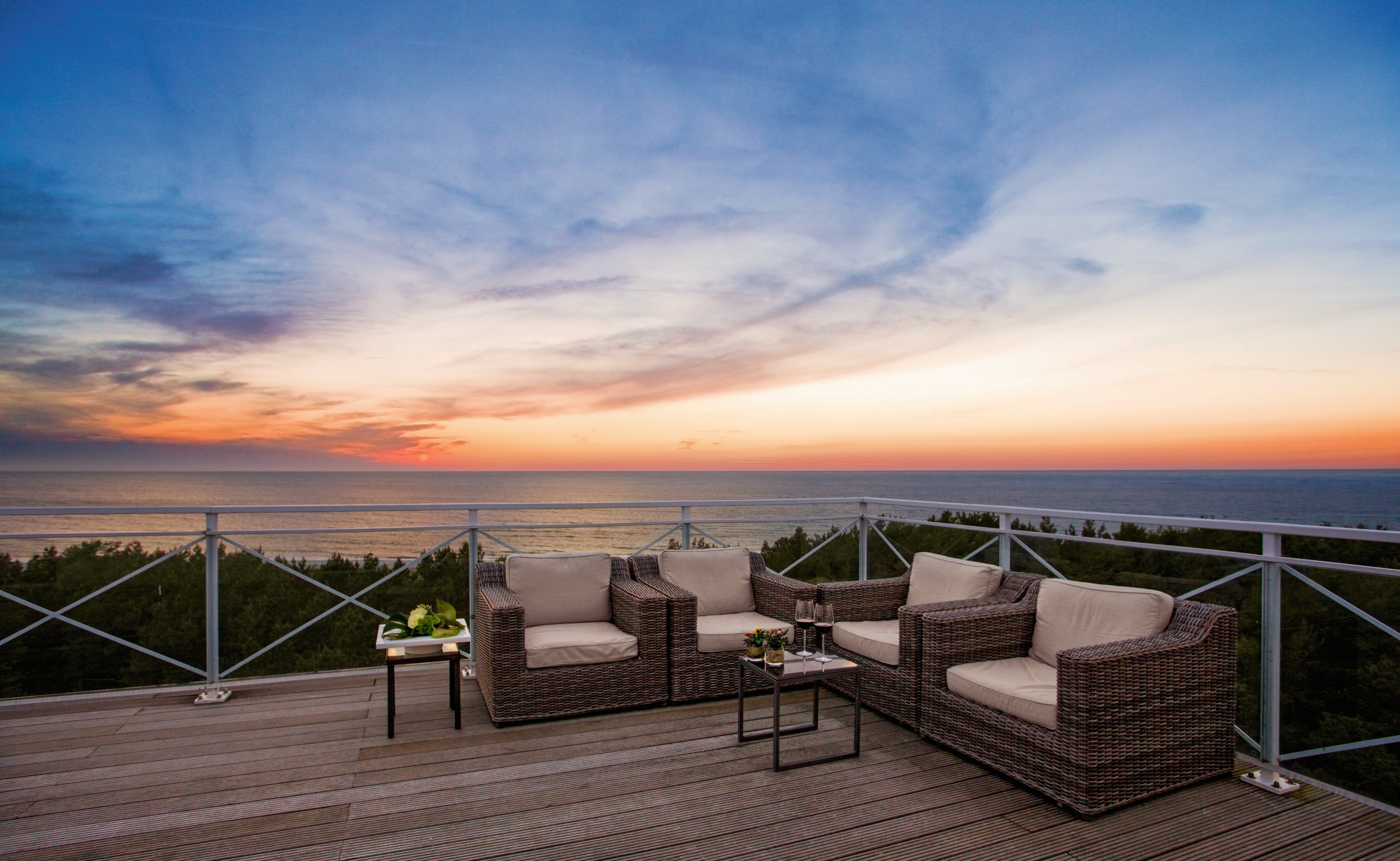 Blick von der Terasse der Ostseelounge des Strandhotels Fischland, Ostseebad Dierhagen.
