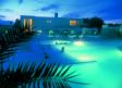 Aussenbecken der Europa Therme bei Abenddämmerung. 
