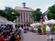 Rathaus und Marktplatz der Stadt Neuss.