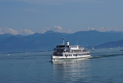 Von alpinen Gewässern im Süden bis zu weiten, flachen Seen im Norden: