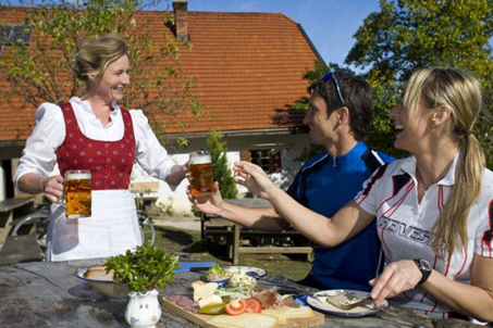 Mit Apfel, Knödel, Kraut und Rübe