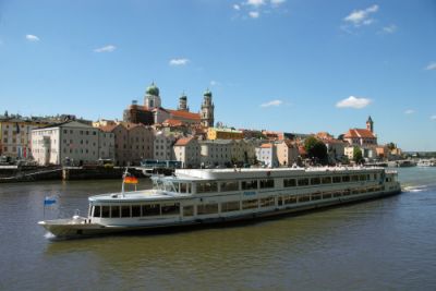 Mit Schiff, Auto, Fahrrad oder per pedes: