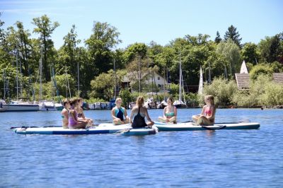 Von Morgen-Meditation bis SUP-Yoga