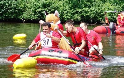Hallenser Schlauchbootrennen im Heidebad