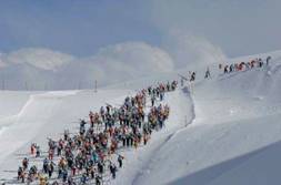 Das Kult-Rennen zieht jedes Jahr Hunderte Skifans aus der ganzen Welt an