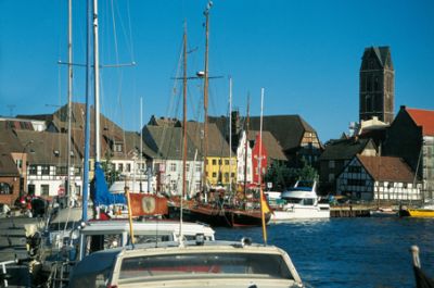 Stadtführungen in Wismar: Blau sehen, blau leuchten, blau sein 