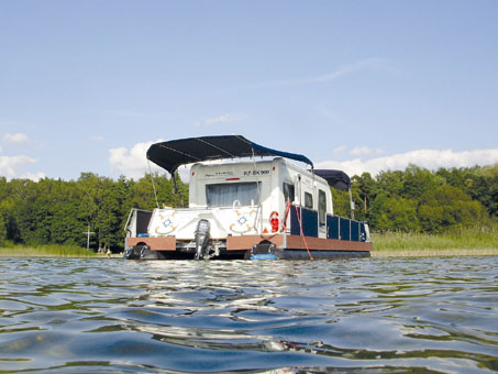 Der Wohnwagen lernt schwimmen 