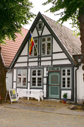 25. Juni: Heimatmuseum Warnemünde