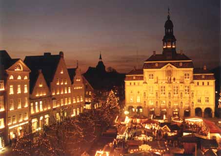 Giebel erstrahlen im Licht - Lüneburg