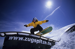 Freeskier und Snowboarder